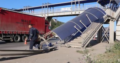 Üst geçidin bir kısmı çöktü, faciaya ramak kaldı