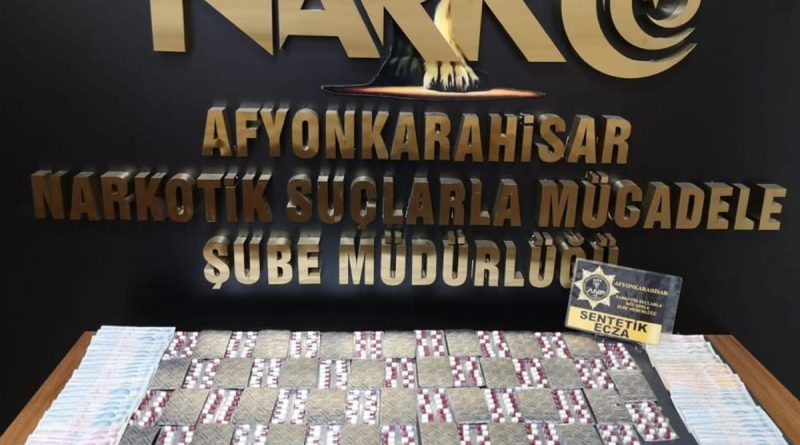 Uyuşturucu taciri zehir dolu koli ile yakalandı