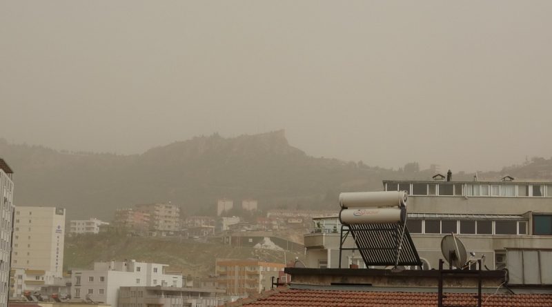 Uzmandan uyarı: 'Solunum ve kalp hastaları toz taşınımında evden çıkmamalı'