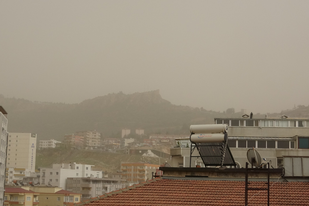 Uzmandan uyarı: 'Solunum ve kalp hastaları toz taşınımında evden çıkmamalı'
