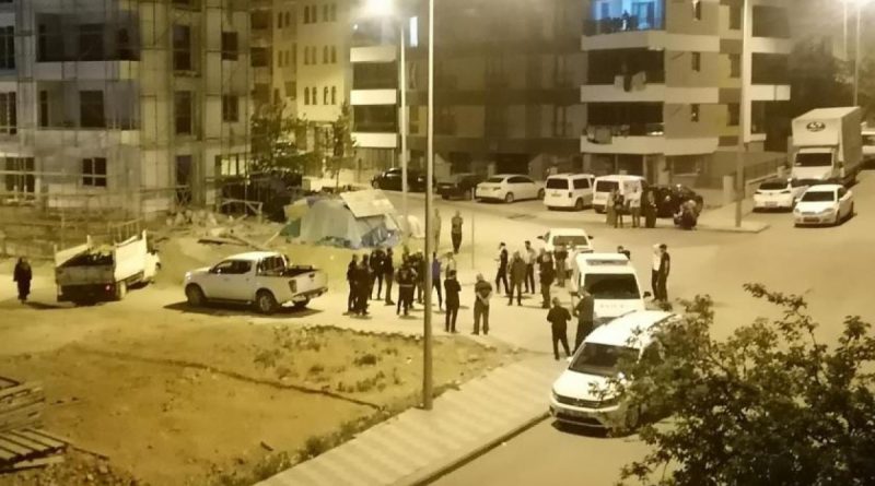 Vatandaşlar tarafından fark edilen hırsızlar aracı bırakıp kaçtılar