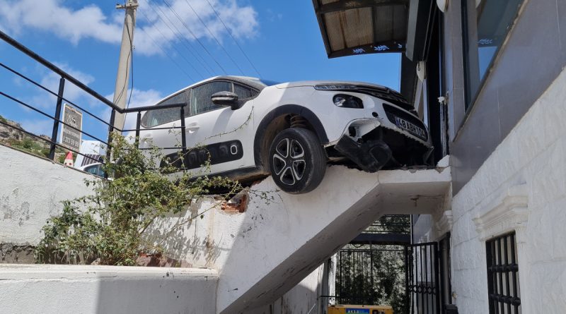 Vitesi karıştırınca işletmeye çarptı