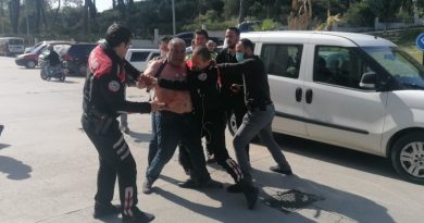 Yaptıkları sahte alkolden zehirlendiler, hastaneyi birbirine kattılar