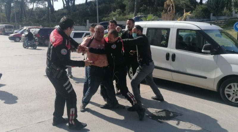 Yaptıkları sahte alkolden zehirlendiler, hastaneyi birbirine kattılar