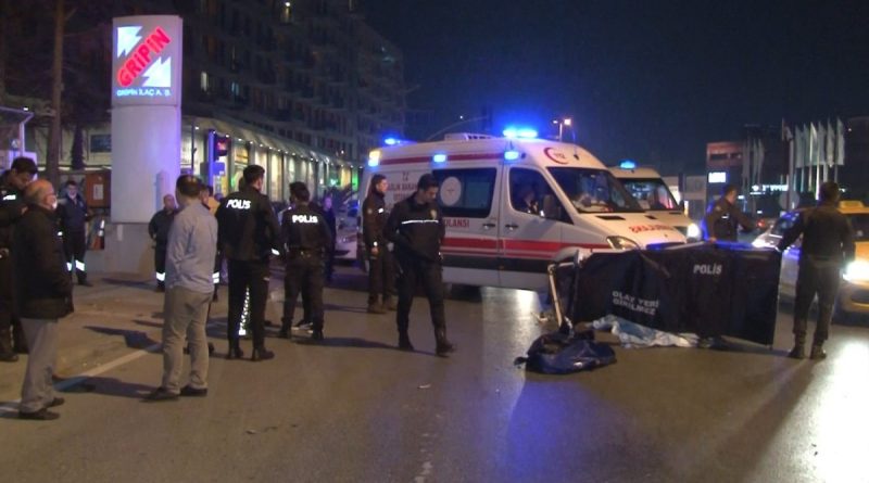 Yolun karşısına geçmeye çalışan 2 kadına araba çarptı: 1 ölü, 1 yaralı