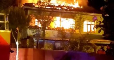 2 katlı ev alev alev yandı