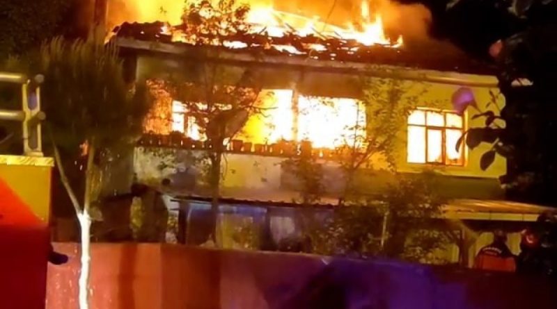 2 katlı ev alev alev yandı