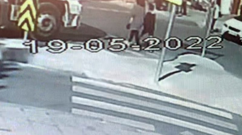 Abla kardeşe İSKİ kamyonu çarptı