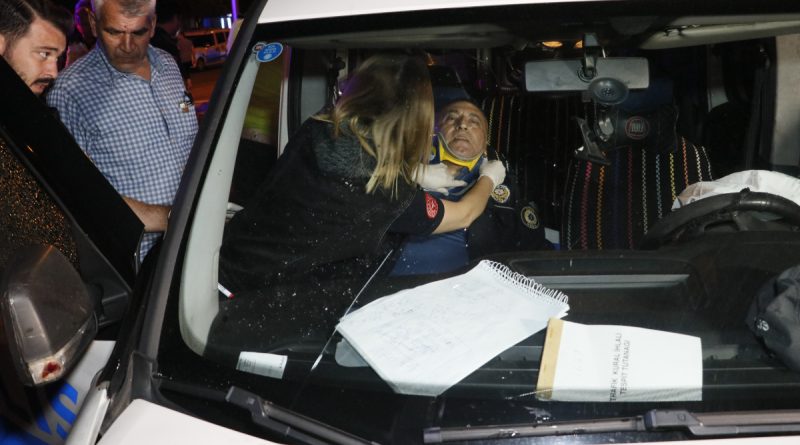 Adana’da polis aracıyla otomobil çarpıştı: 4 yaralı