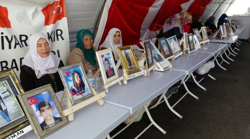 Ailelerin kararlı direnişi 987’nci gününde