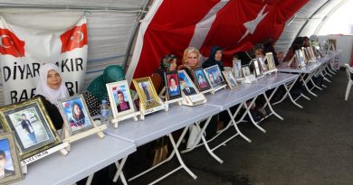 Ailelerin kararlı direnişi 990’ıncı gününde