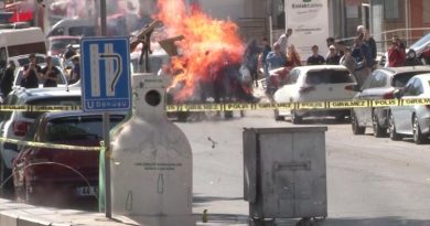 AK Parti Ataşehir İlçe Başkanlığı önünde şüpheli paket paniği