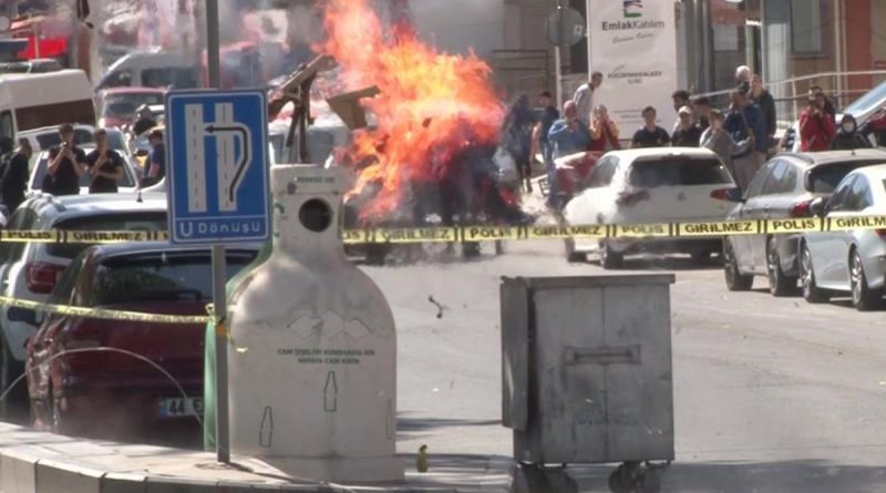 AK Parti Ataşehir İlçe Başkanlığı önünde şüpheli paket paniği