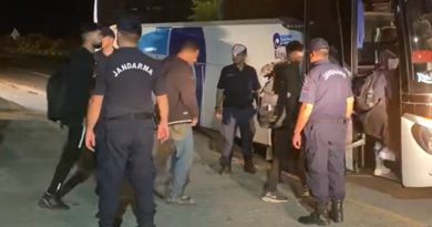 Alanya’da yakalanan 36 kaçak göçmen İl Göç İdaresi Müdürlüğüne gönderildi