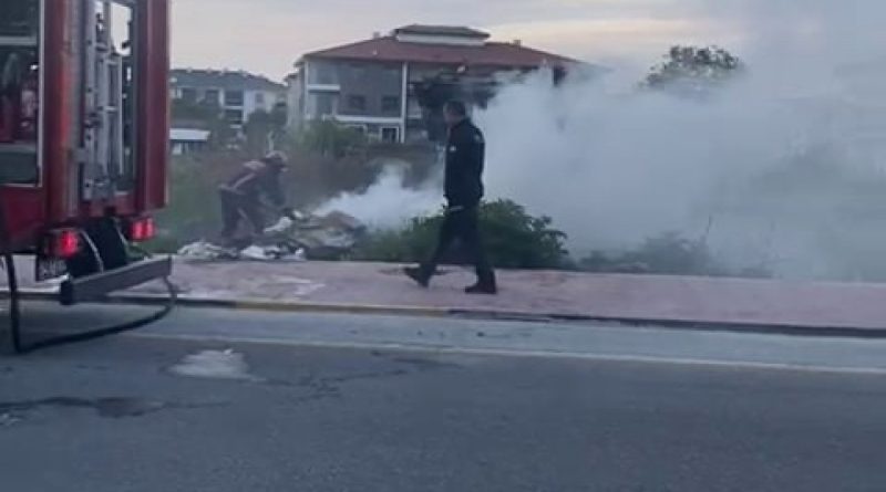 Alev alev yanan ambalaj atığı toplama kamyonu kullanılamaz hale geldi