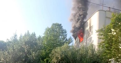 Alevlere teslim olan ev kullanılmaz hale geldi