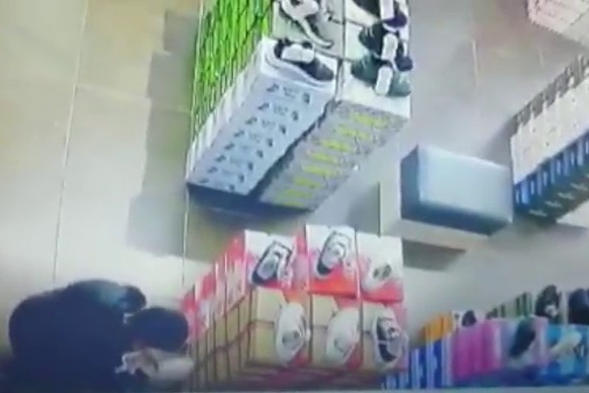 Alışveriş merkezinden ayakkabı hırsızlığı