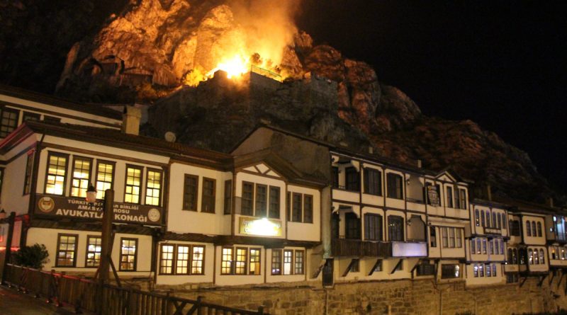Amasya'da tarihi Kızlar Sarayı'nda yangın