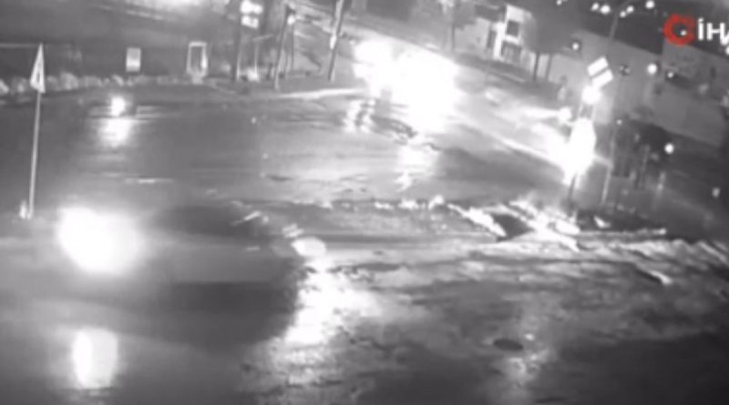 Ankara’da 1 kişinin hayatını kaybettiği 7 kişinin yaralandığı kaza anı güvenlik kameralarına yansıdı