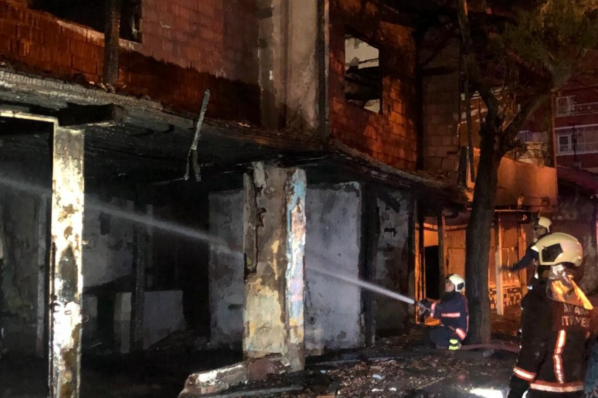 Ankara’da 2 katlı gecekonduda yangın çıktı: Evdeki yaşlı kadını komşuları kurtardı