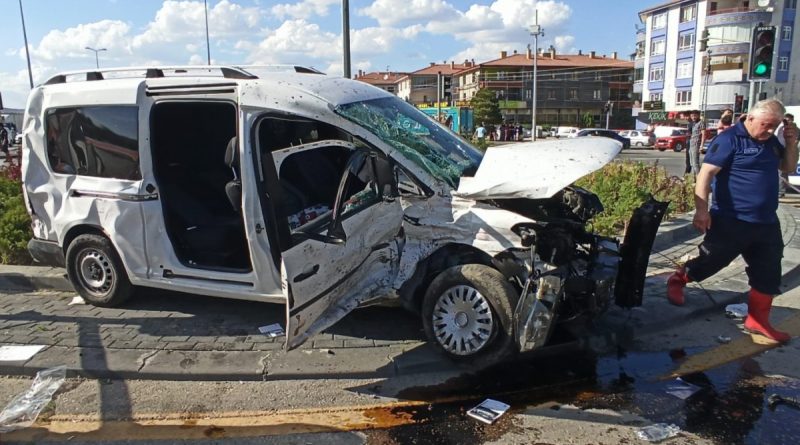 Ankara'da trafik kazası: 1 ölü, 3 yaralı