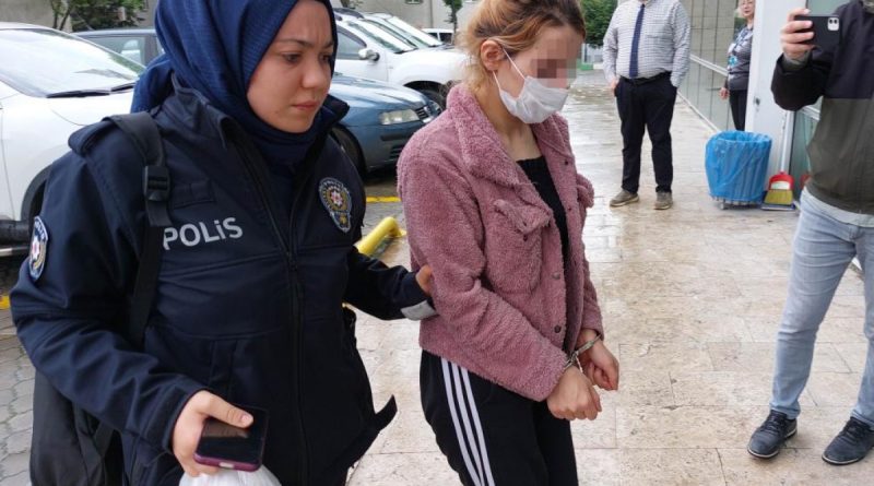 Annesini bıçaklayan kadını, bıçakladı