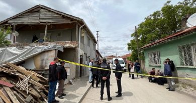 Annesini öldüren 15 yaşındaki çocuk, azmettiricisi olduğu iddia edilen babasıyla birlikte yakalandı