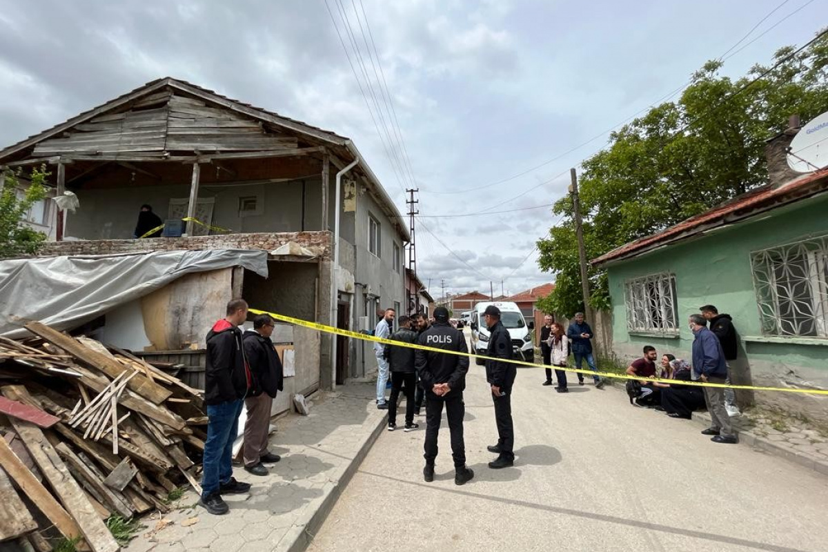 Annesini öldüren 15 yaşındaki çocuk, azmettiricisi olduğu iddia edilen babasıyla birlikte yakalandı