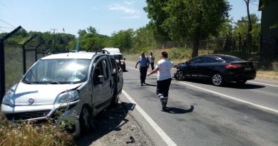 Araç camından uçan kağıt kazaya neden oldu: 3’ü çocuk 4 yaralı