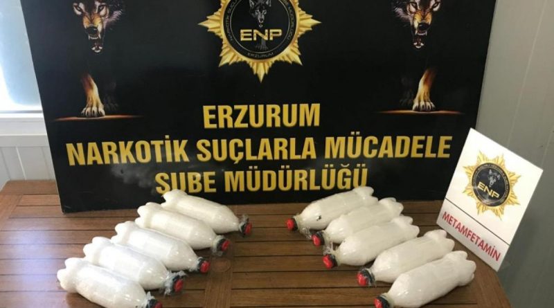 Aracın yakıt deposundan kilolarca uyuşturucu çıktı