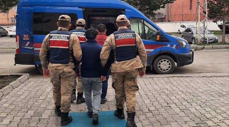 Ardahan'da 2 kaçak göçmen yakalandı