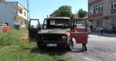 Arnavutköy’de seyir halindeki kamyonet alev alev yandı