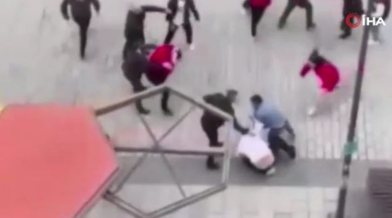 Arnavutköy’de 'telefon' kavgası kamerada