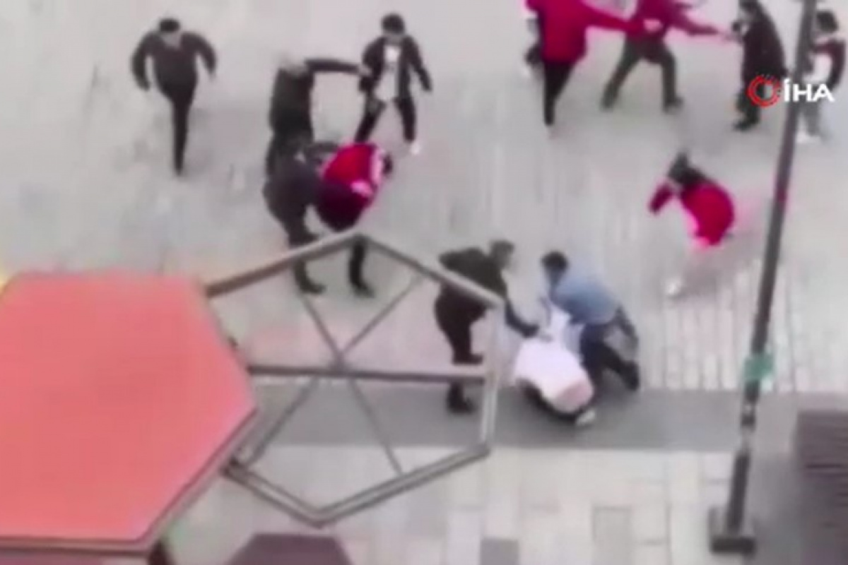 Arnavutköy’de 'telefon' kavgası kamerada