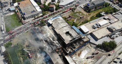 Arnavutköy'deki fabrika yangını yaklaşık 8 saatlik çalışmanın ardından söndürüldü