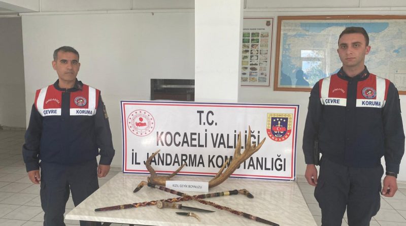 Atölyeye çevirdiği evinin kilerinde suikast bilekliği üreten şahıs yakalandı