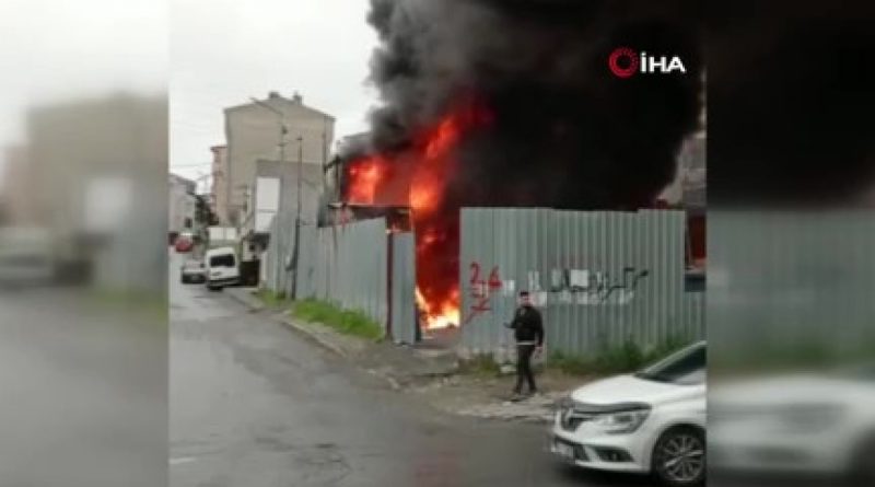 Avcılar’da hurda deposunda yangın: 2 kişi dumandan etkilendi