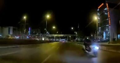 Avcılar E-5'te ters istikamette seyreden motosikletli kamerada