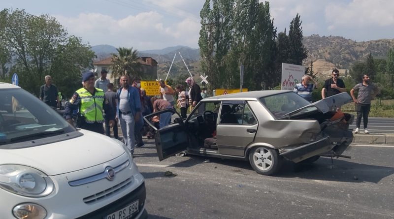 Aydın-Denizli yolunda zincirleme kaza; 6 yaralı