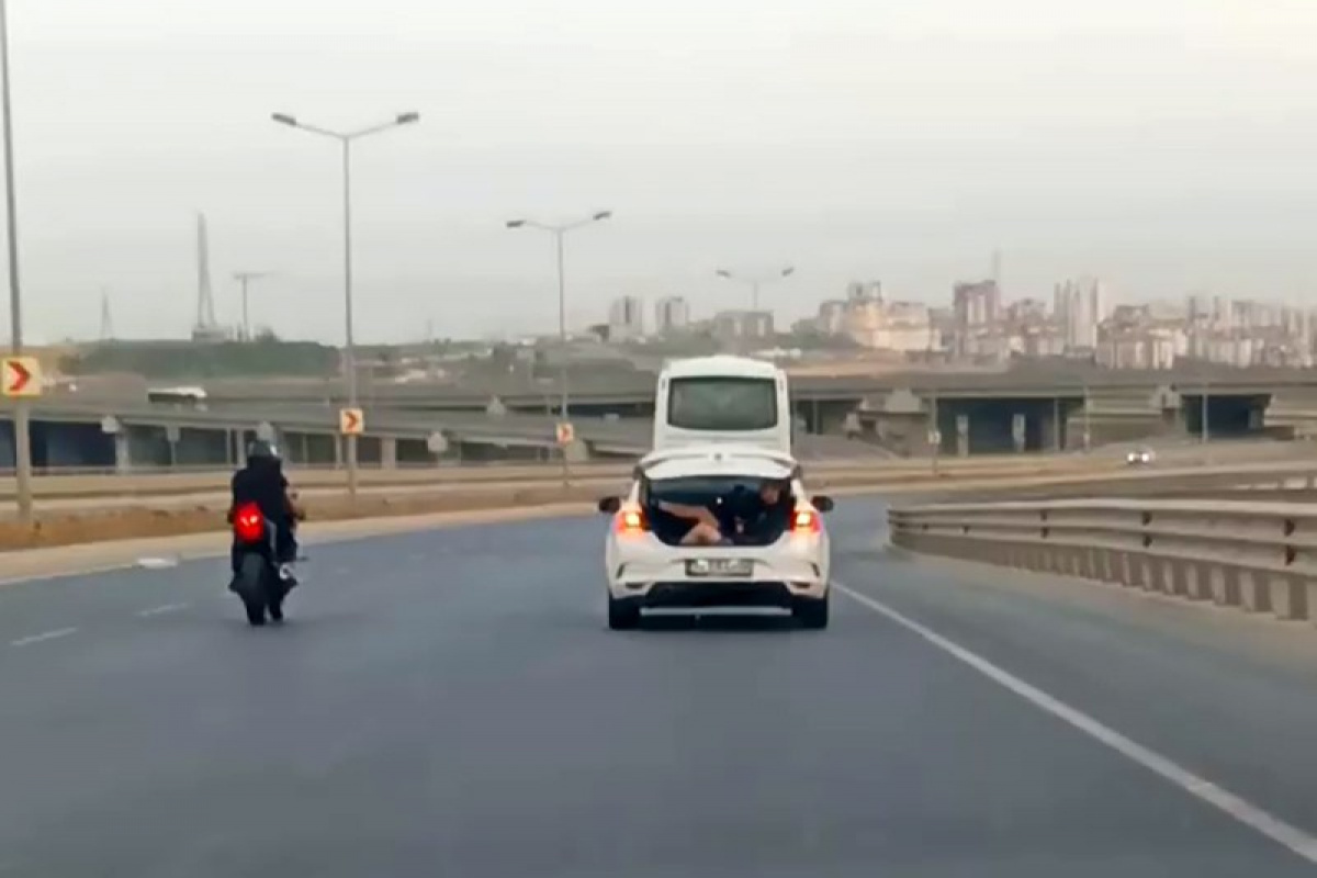 Başakşehir'de otoyolda tehlikeli yolculuk kamerada