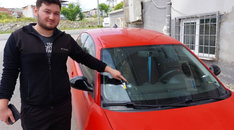 Bayram sabahı atılan maganda kurşunu aracın camına isabet etti