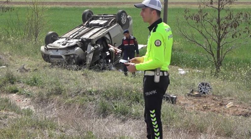 Bayramları kabusa döndü, tilkiye çarpmamak takla attı: 5 yaralı