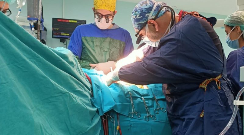 Bir günde iki koroner bypass yaptılar