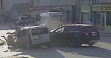 Bu kavşakta 350 kaza yaşandı; o anlar kameraya yansıdı