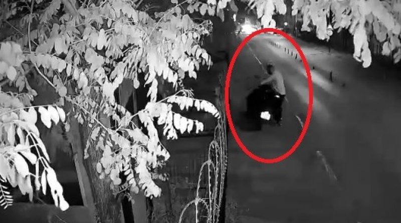 Bursa'da göz göre göre motosiklet hırsızlığı kamerada