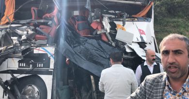 Bursa'da hafriyat kamyonu yolcu otobüsüne çarptı: 1 ölü 6 yaralı