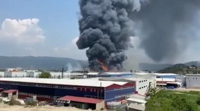 Bursa'da ısı yalıtım fabrikasında yangın!