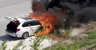 Bursa'da otomobil alev alev yandı