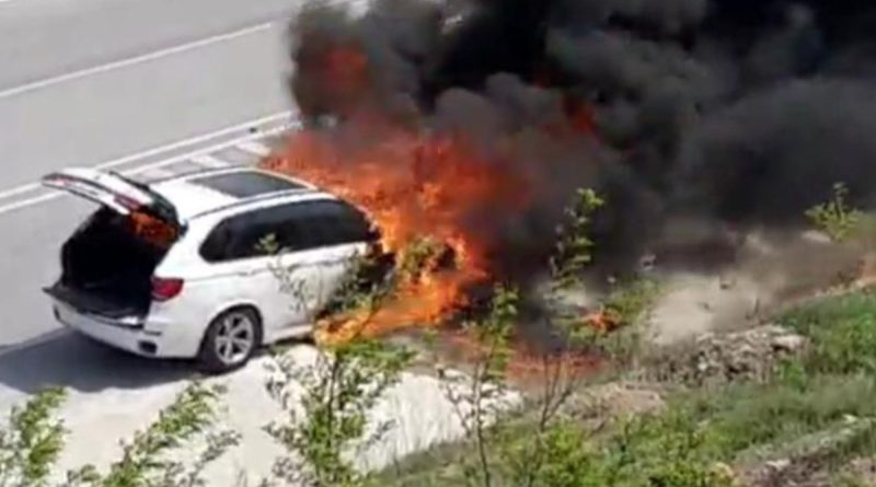 Bursa'da otomobil alev alev yandı