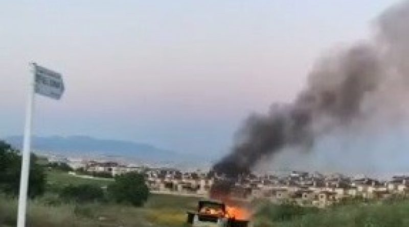 Bursa'da sahibinin gözü önünde aracı alev alev yandı
